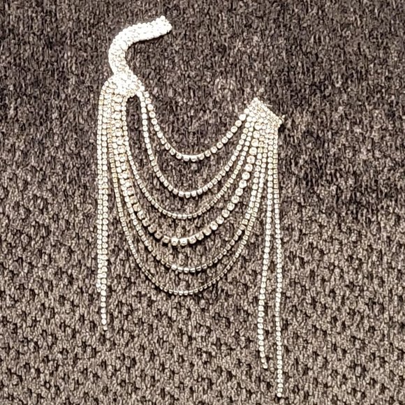 Jewelry - NWOT Rhinestone Statement Brooch Great Valentine's Gift